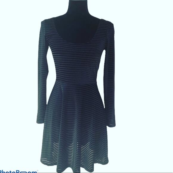 Shown to Scale Small black long-sleeved fit and flare dress - Picture 1 of 8